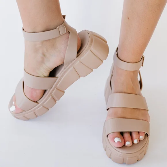 Best Foot Forward Platform Sandals Cream - Picture 2 of 5
